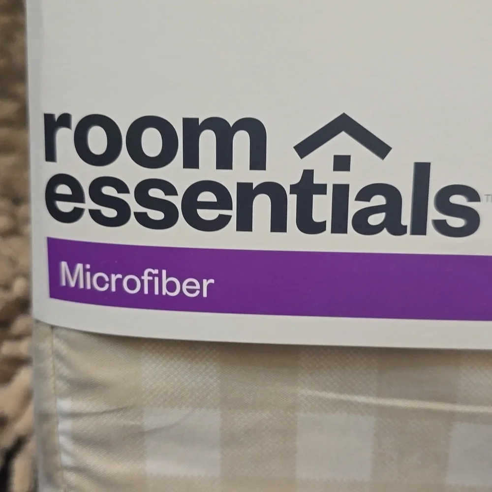 New Room Essentials Twin/Twin‎ XL Tan Checkered Microfiber Sheet Set